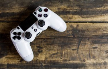 Comment la DualShock de PlayStation a façonné les manettes modernes